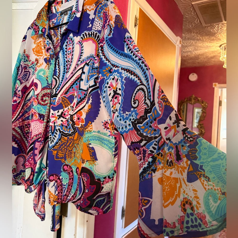 Colorful Paisley Blouse with Bell Sleeves Brand New - Picture 7 of 10